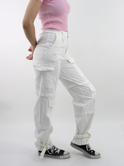 Pantalón cargo de tela stretch color blanco