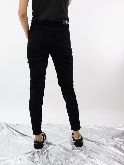 Jeans skinny tiro alto de color negro