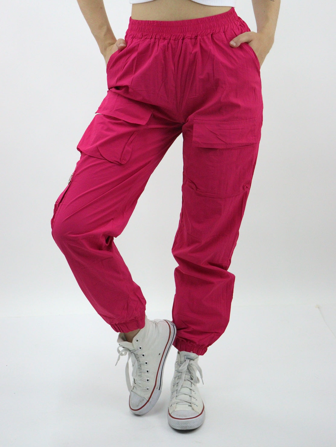 Jogger de tela ligera tipo pants color fucsia