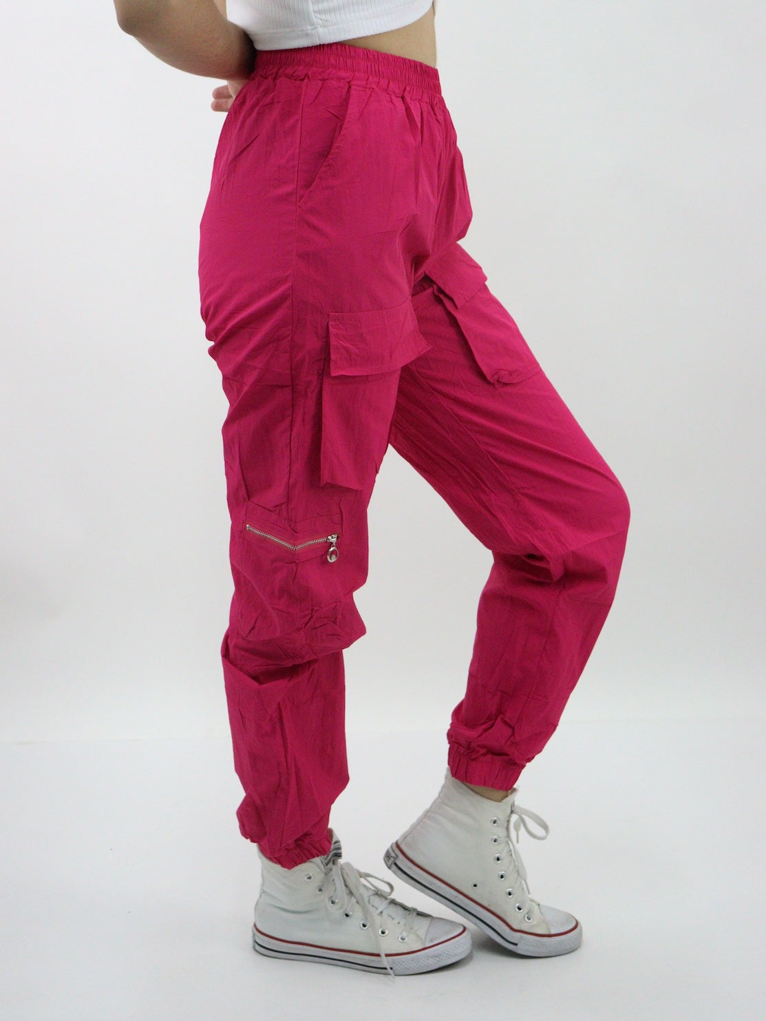 Jogger de tela ligera tipo pants color fucsia