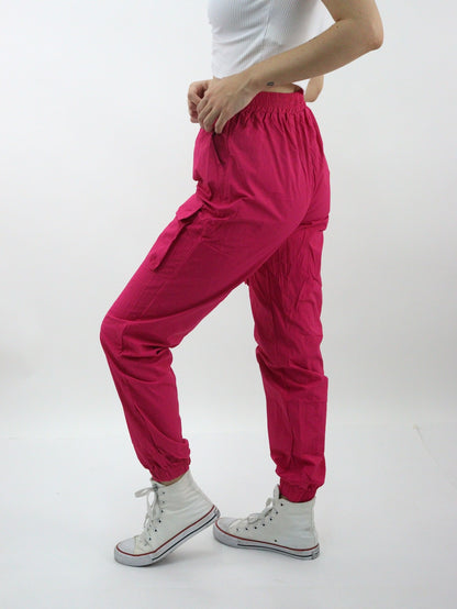 Jogger de tela ligera tipo pants color fucsia