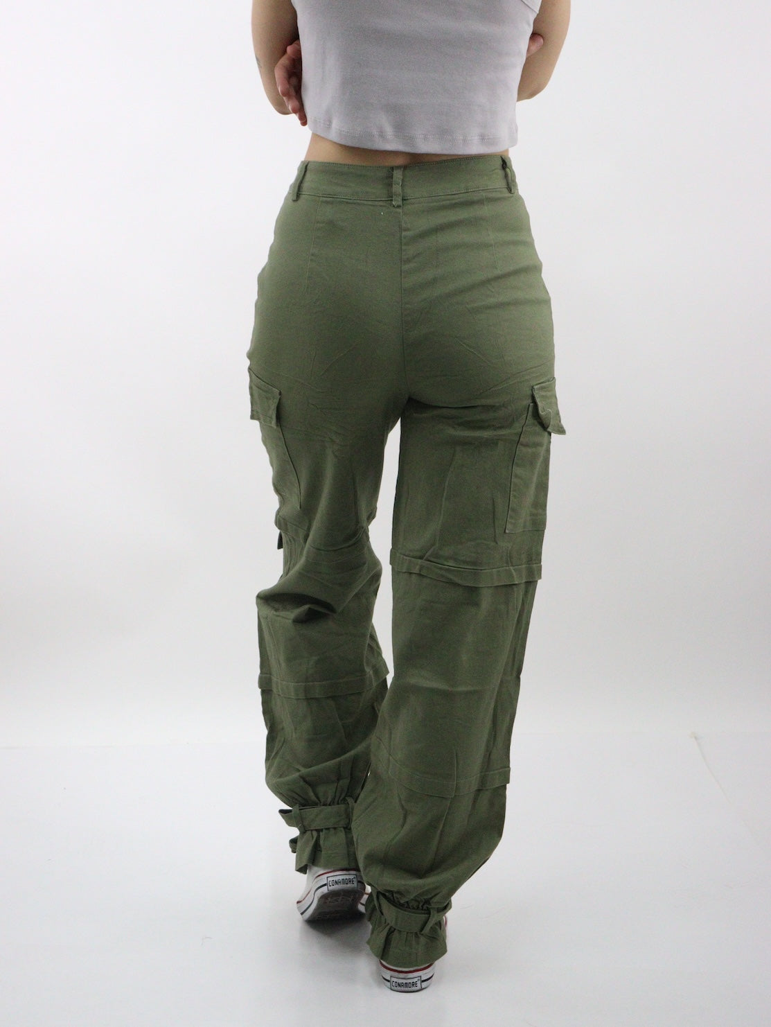 Pantalón cargo de color verde militar (NUEVA TEMPORADA)