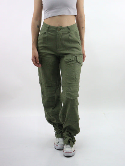 Pantalón cargo de color verde militar (NUEVA TEMPORADA)