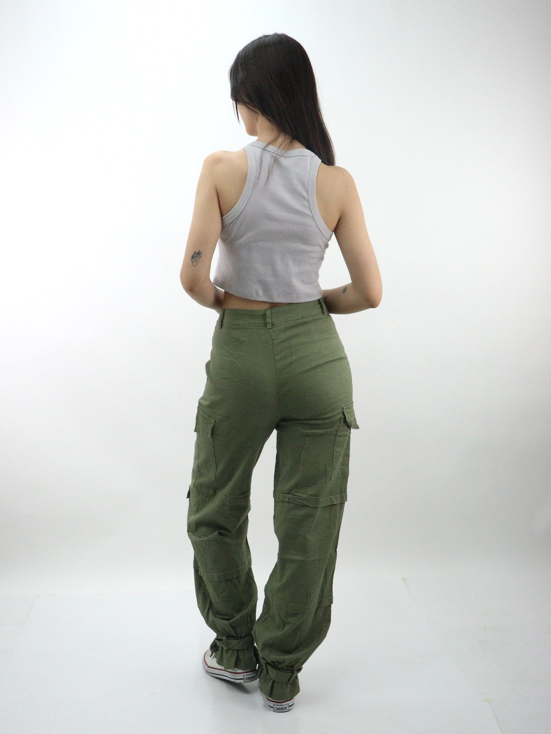 Pantalón cargo de color verde militar (NUEVA TEMPORADA)