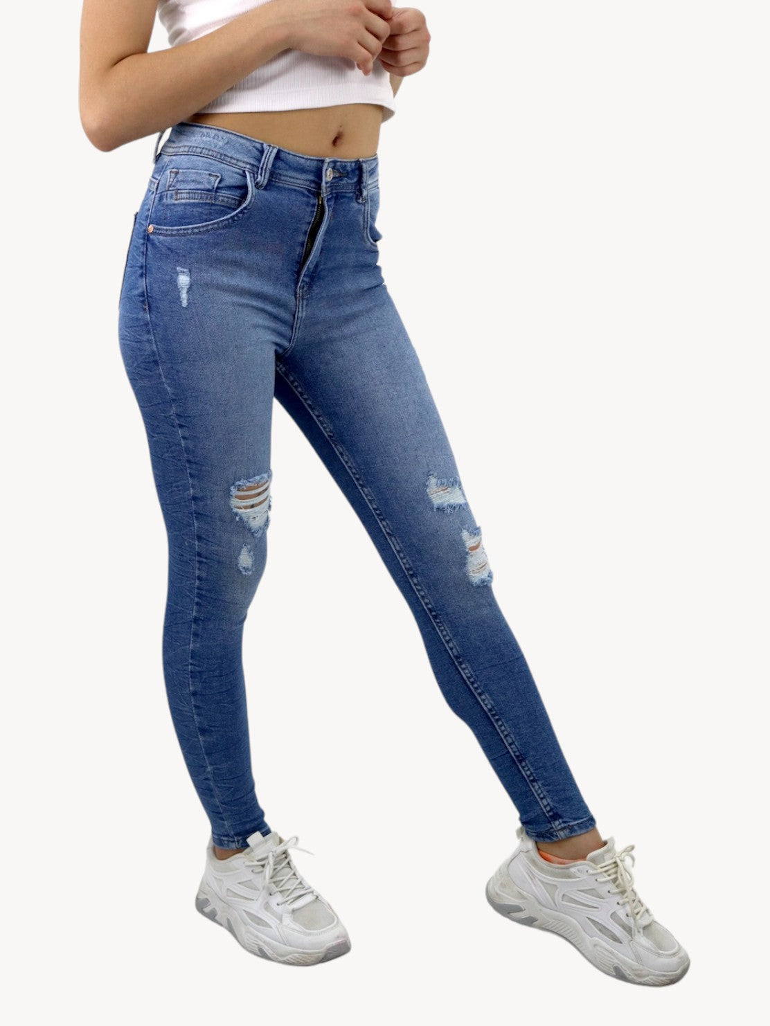 Jeans skinny tiro alto de color azul medio con destrucción