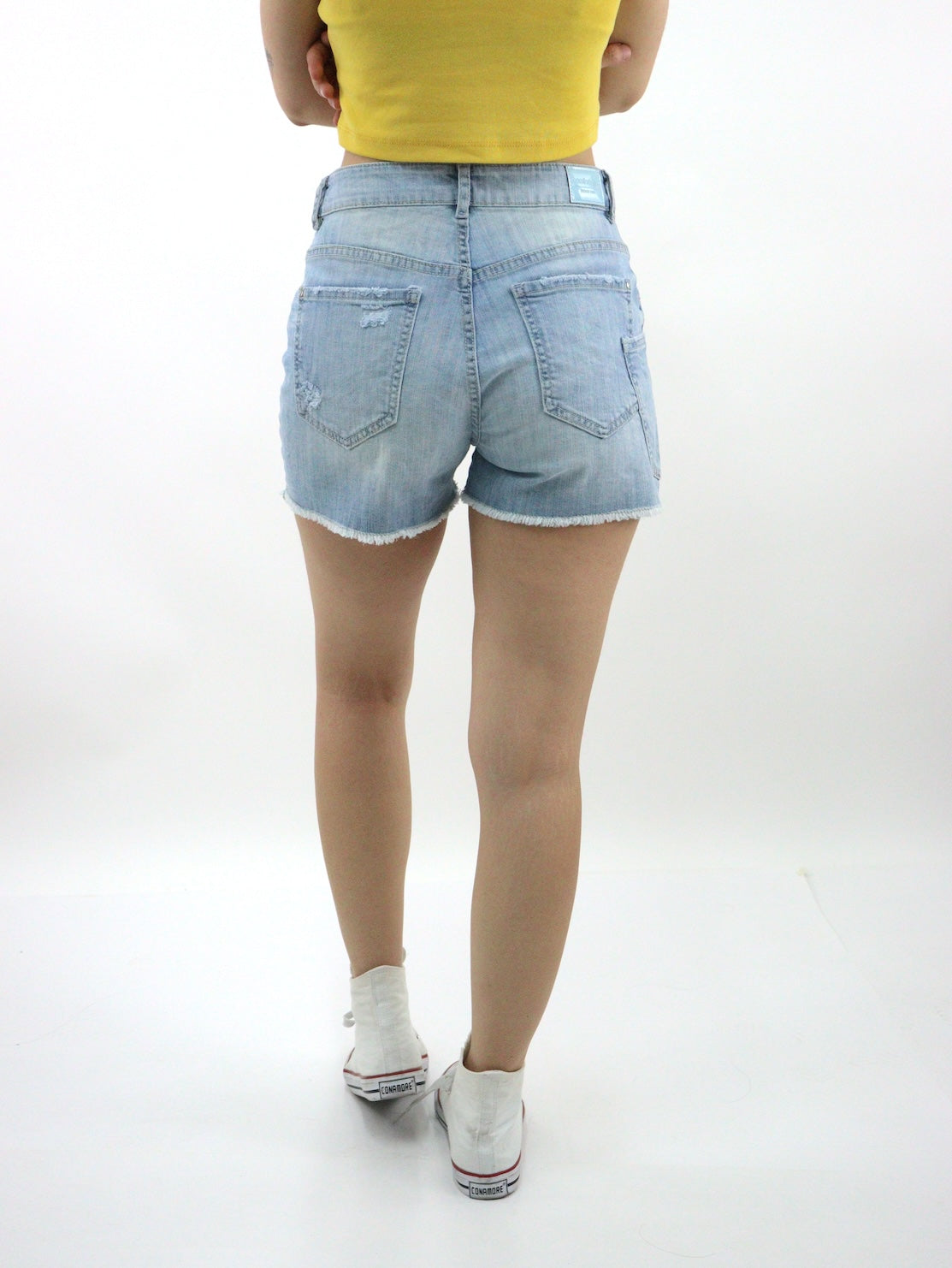 Short tiro medio de color azul claro