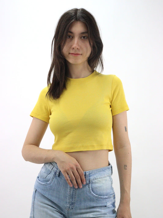 Playera crop básica de color amarillo mostaza (NUEVA TEMPORADA)