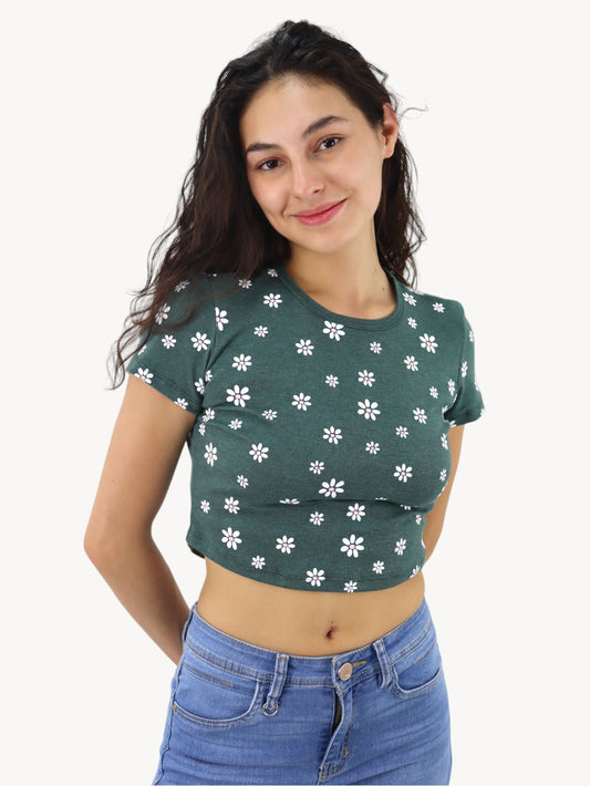Playera manga corta de color verde con print floral