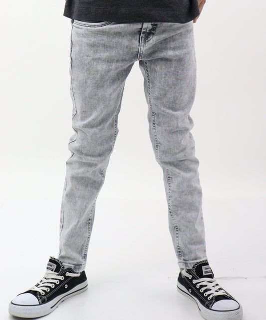 Jeans skinny de color gris con snow