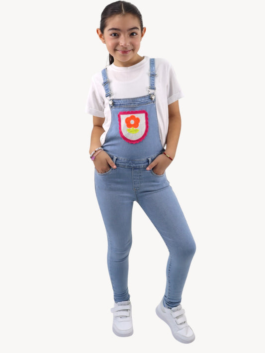 Overol denim con diseño floral