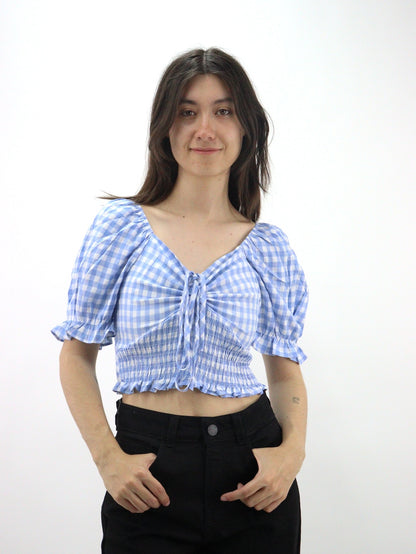 Blusa de cuadros y mangas abullonadas, con cordón ajustador