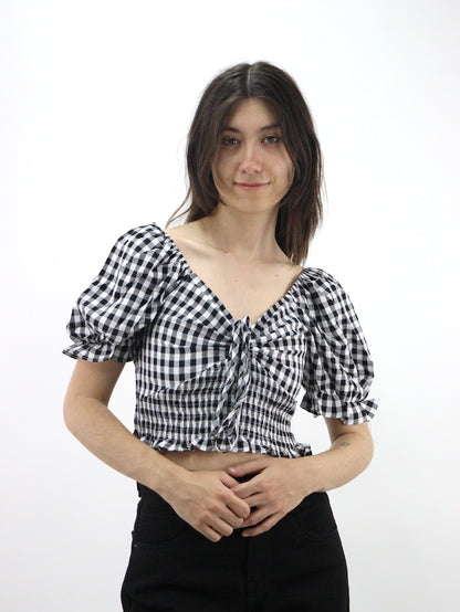 Blusa de cuadros y mangas abullonadas, con cordón ajustador