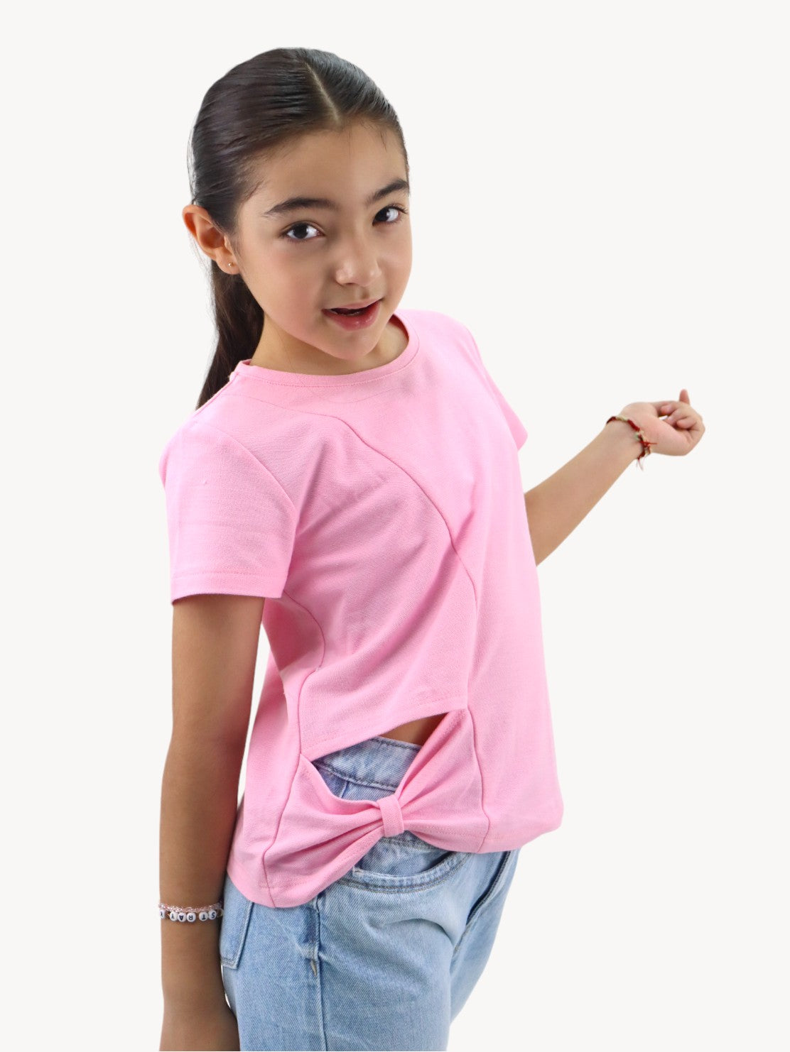 Playera manga corta color rosa con detalle de moño