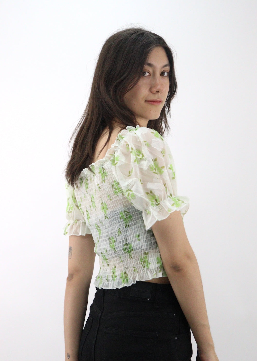 Blusa manga abullonada ajustada con estampado floral y fruncido