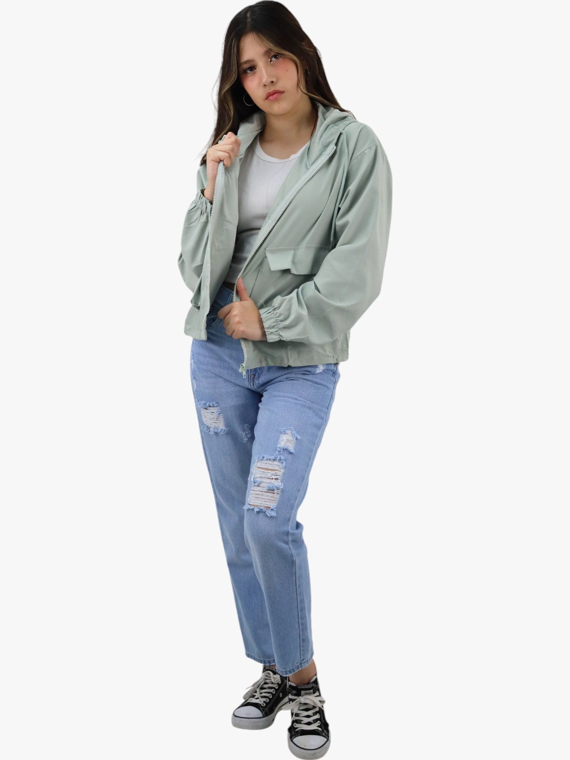 Chamarra rompevientos con capucha de color verde