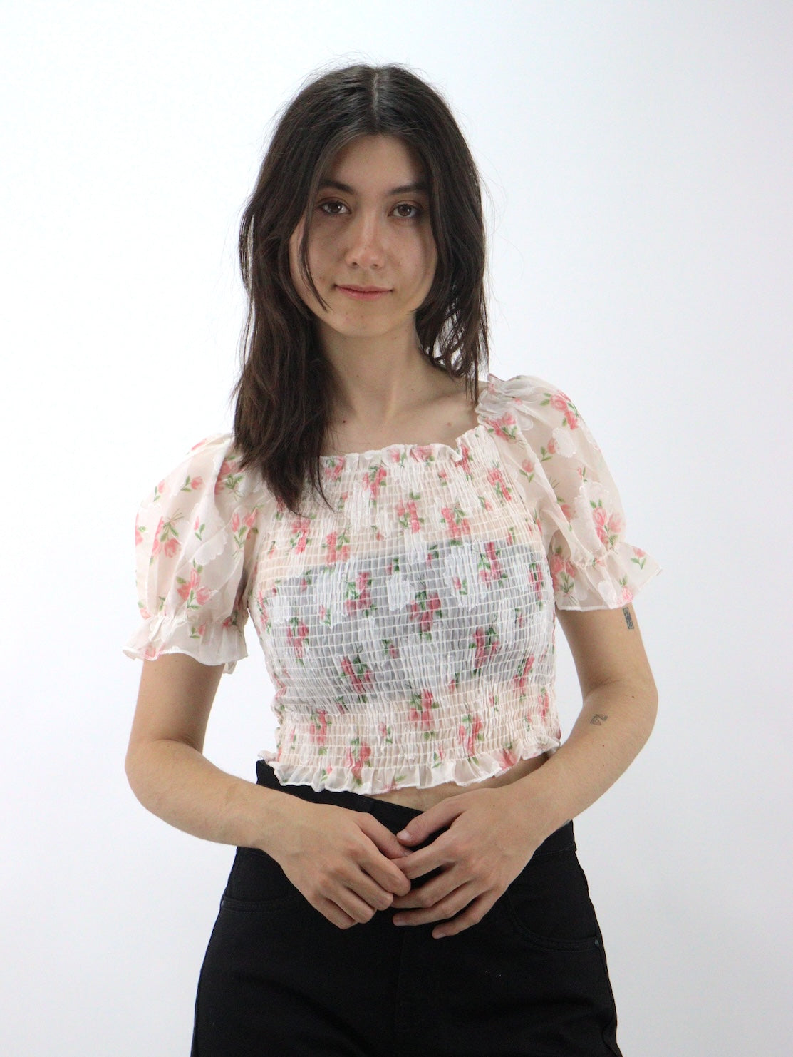 Blusa manga abullonada ajustada con estampado floral y fruncido