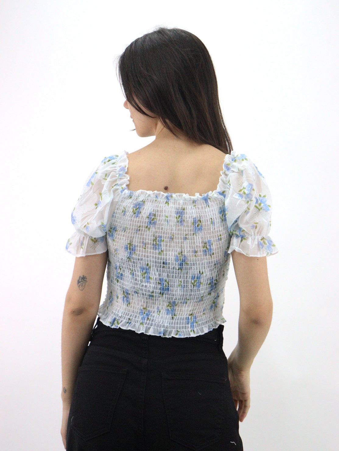 Blusa manga abullonada ajustada con estampado floral y fruncido