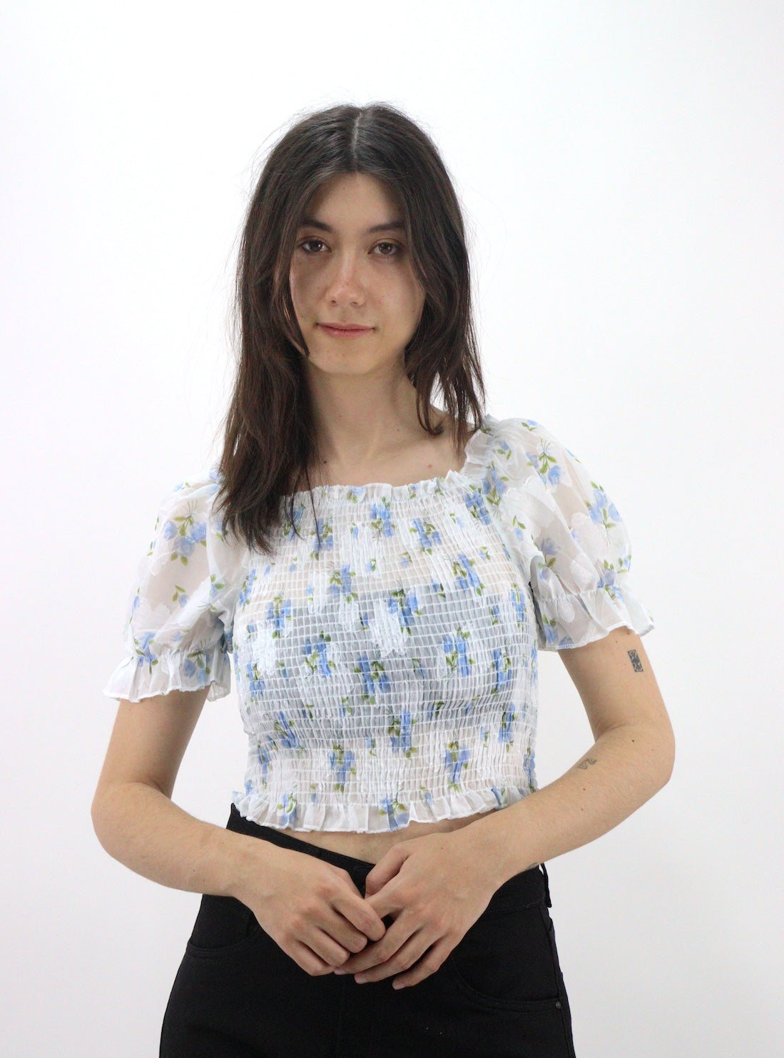 Blusa manga abullonada ajustada con estampado floral y fruncido