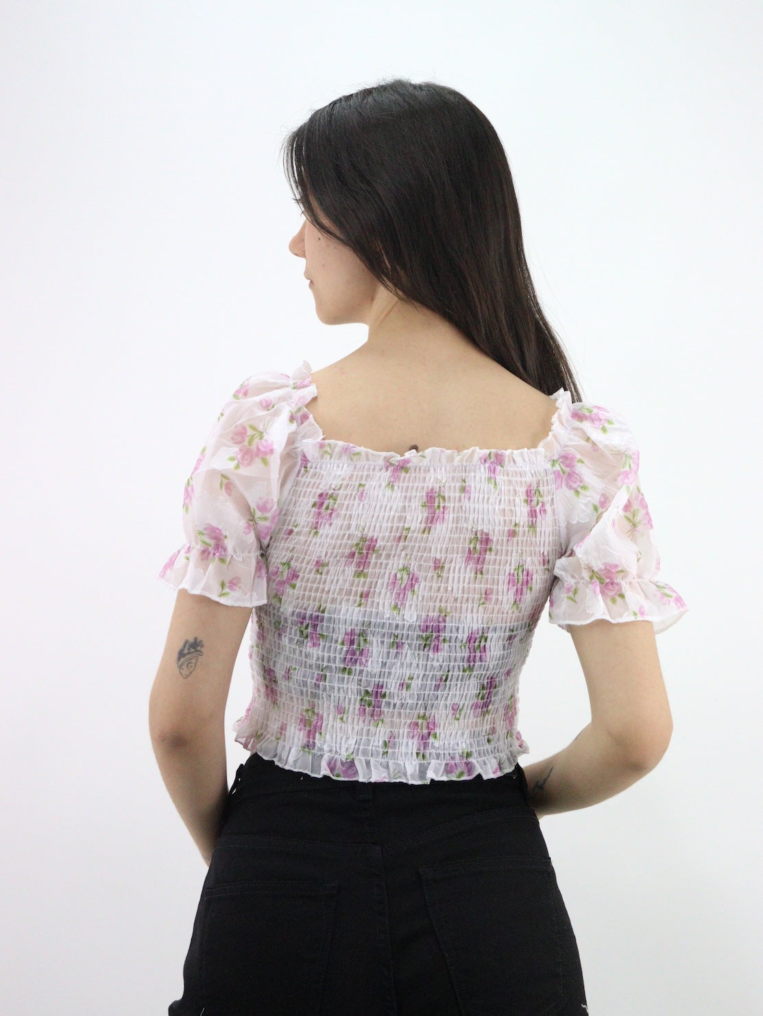 Blusa manga abullonada ajustada con estampado floral y fruncido
