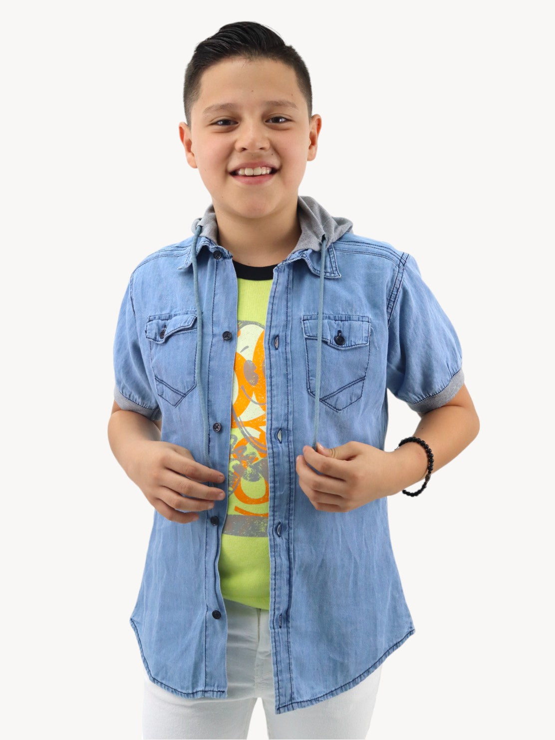 Camisa con capucha azul claro