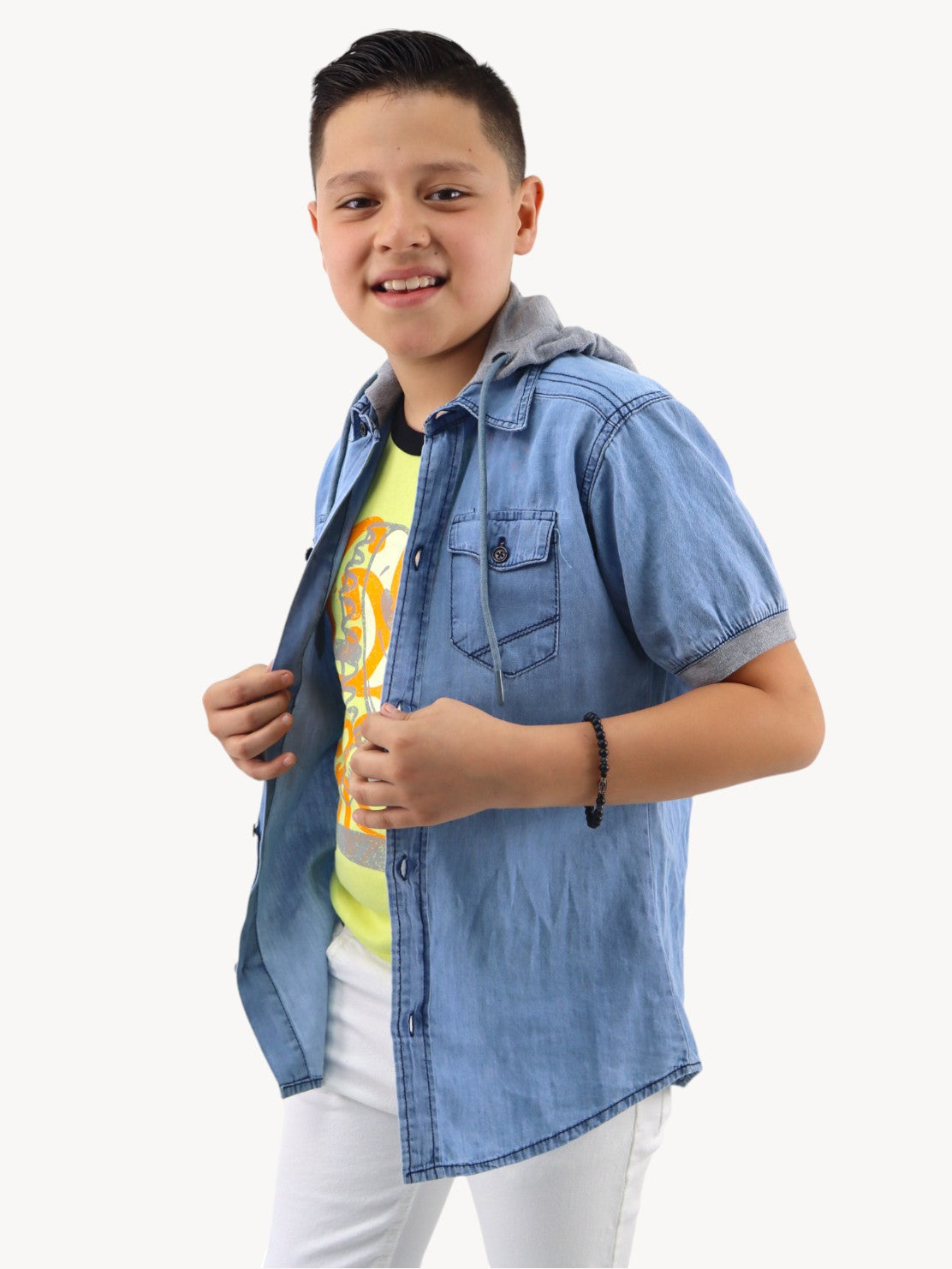 Camisa con capucha azul claro