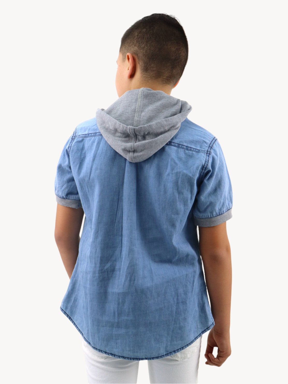 Camisa con capucha azul claro
