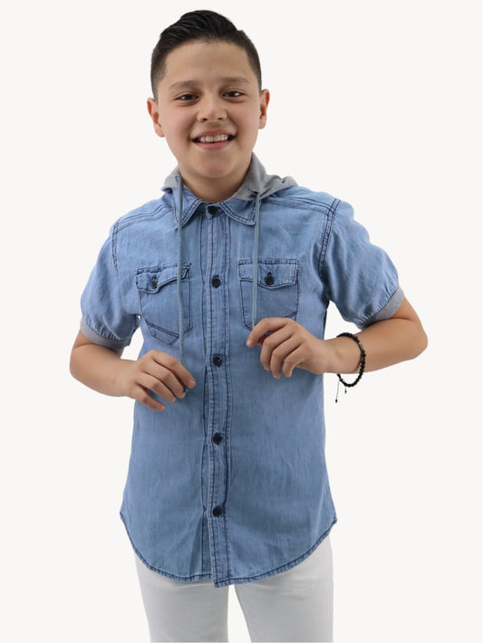 Camisa con capucha azul claro