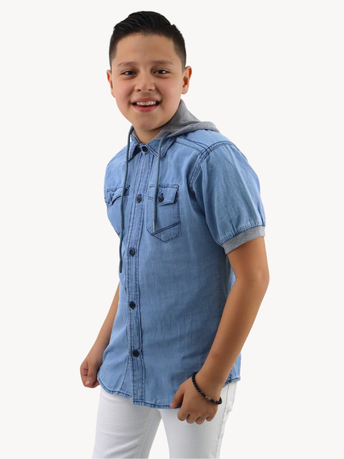 Camisa con capucha azul claro