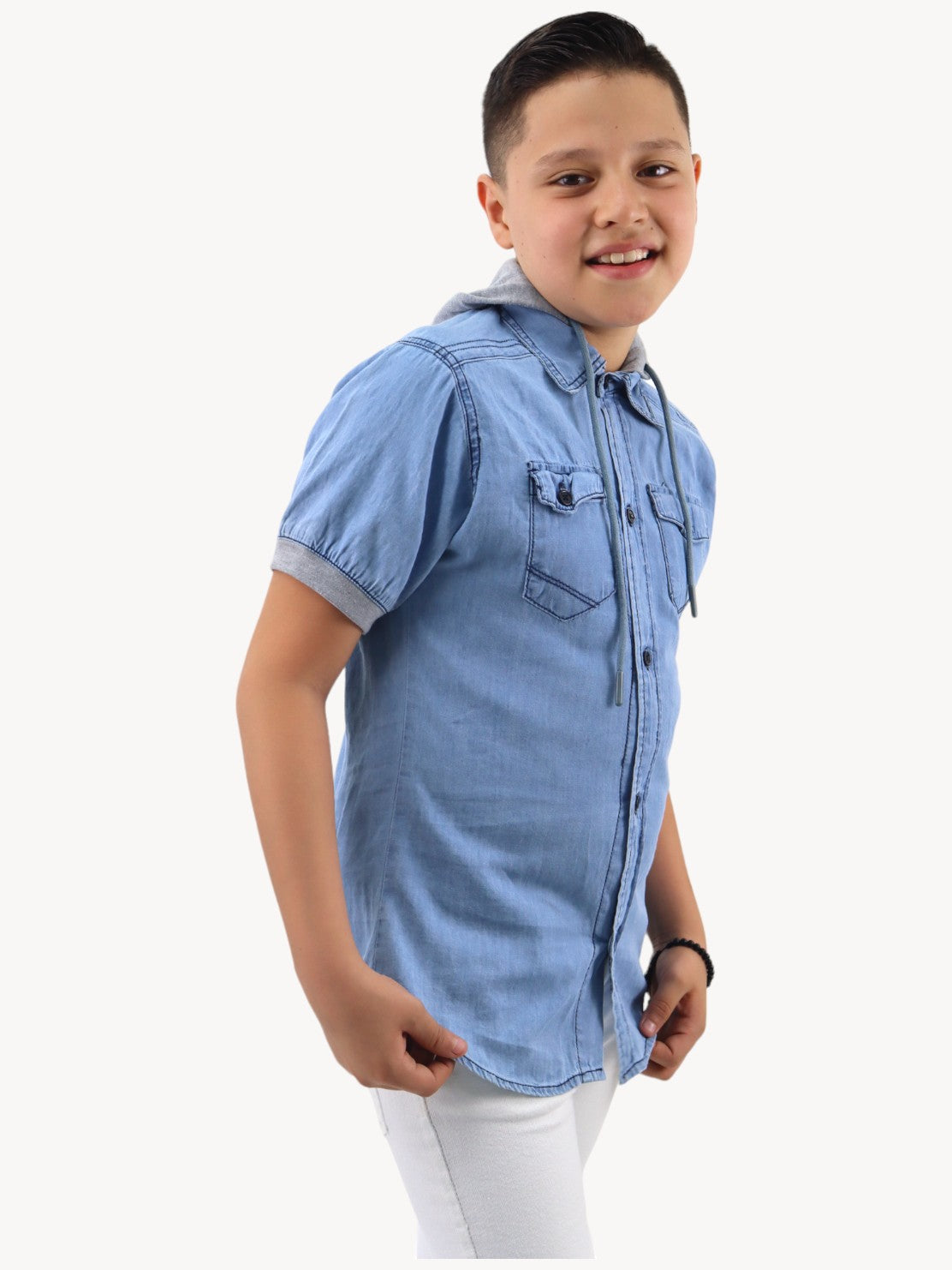 Camisa con capucha azul claro