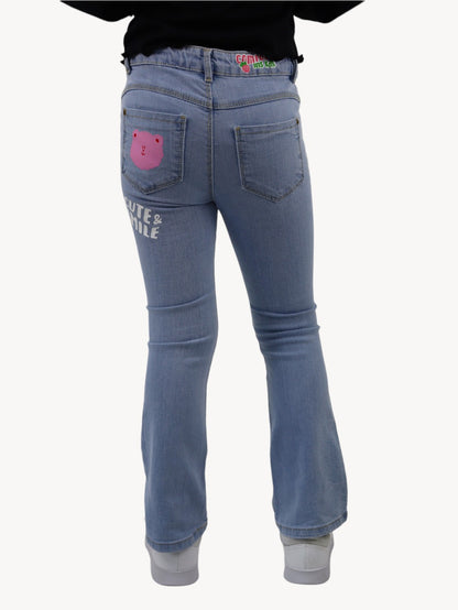 Jeans acampanado con estampado