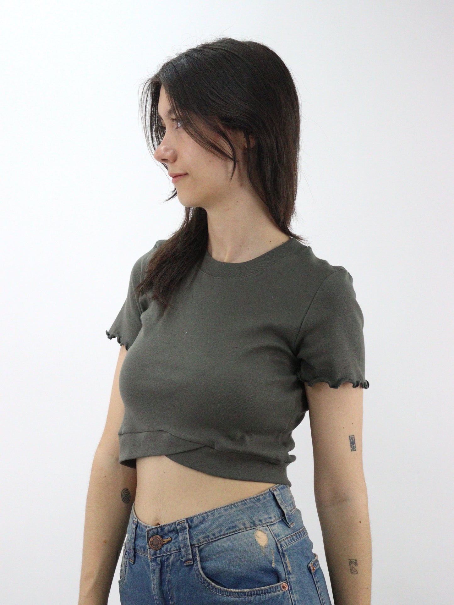 Playera manga corta de color verde militar