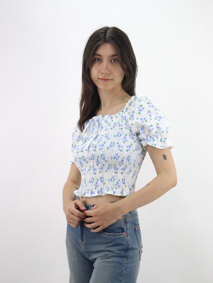 Blusa corta con estampado floral de manga farol con nudo delantero