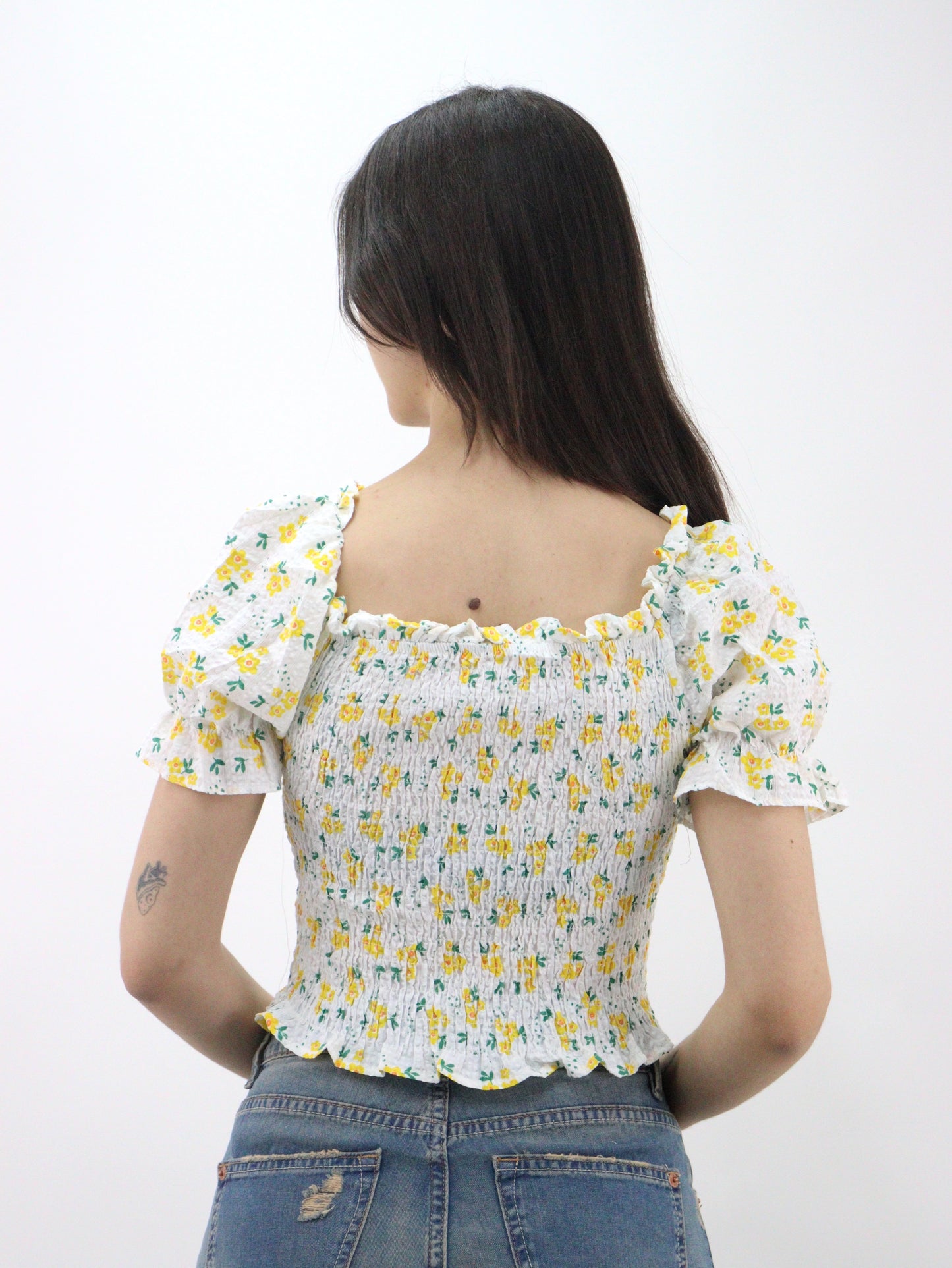 Blusa corta con estampado floral de manga farol con nudo delantero