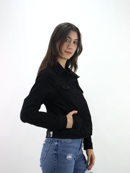 Chamarra denim de color negro