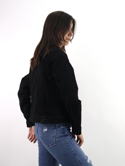 Chamarra denim de color negro