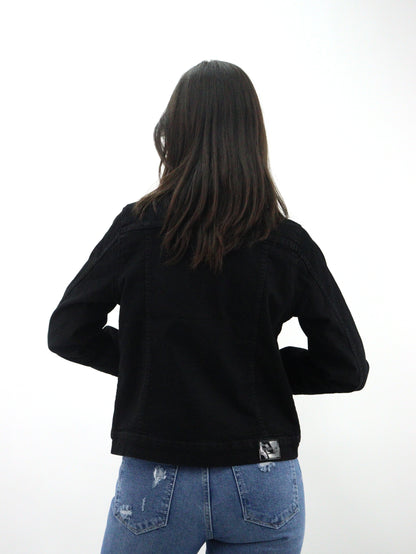 Chamarra denim de color negro