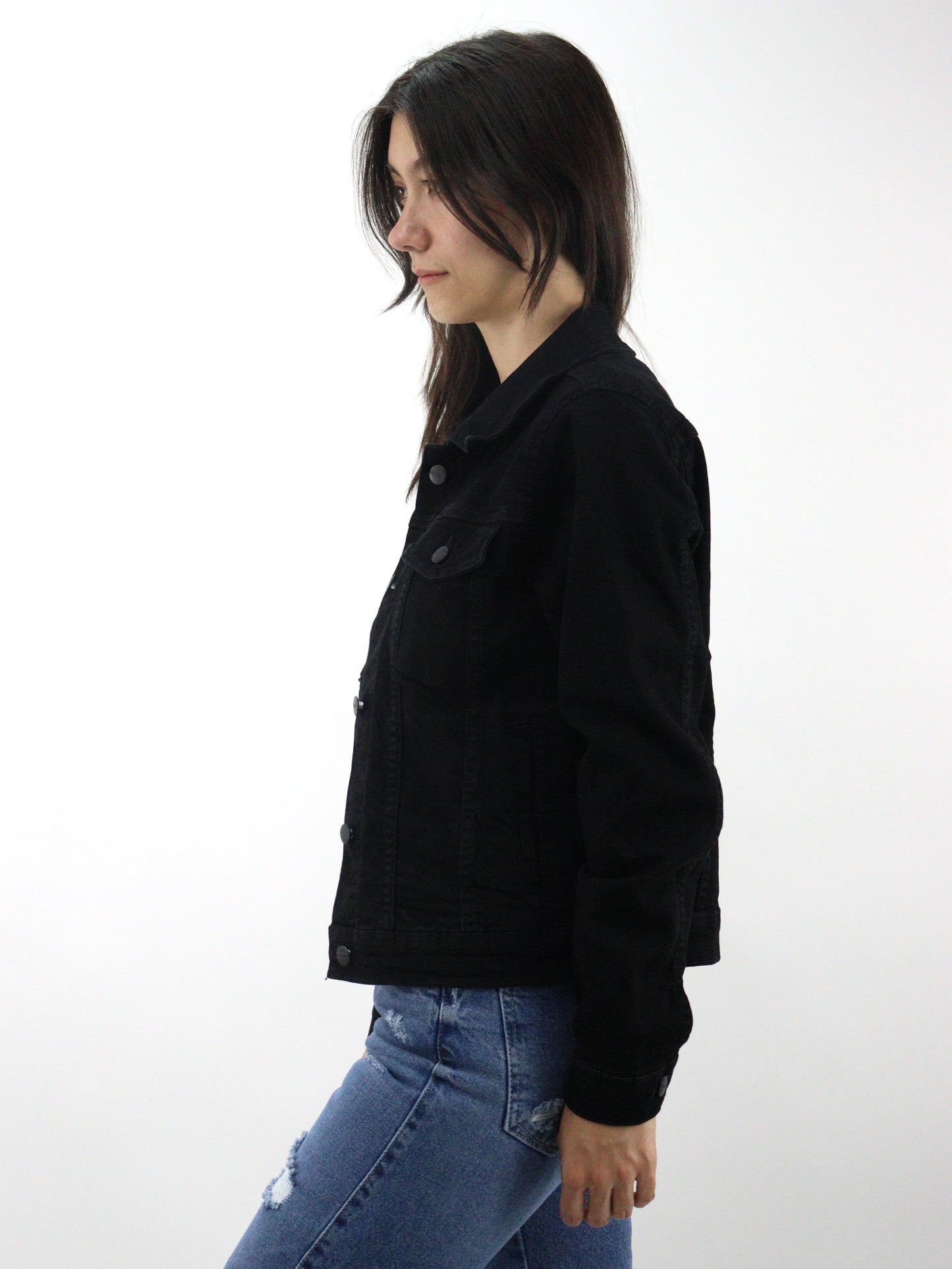 Chamarra denim de color negro