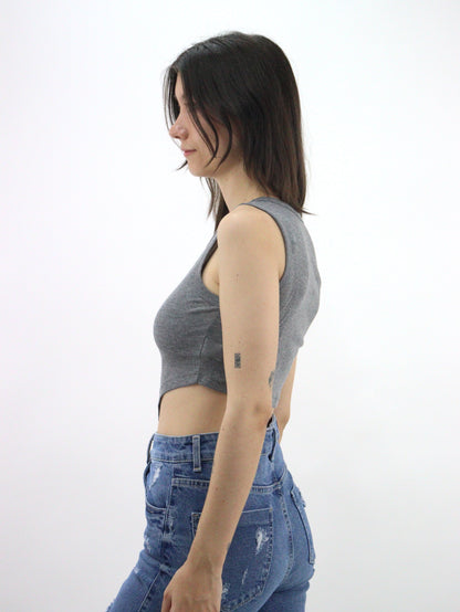 Playera tank básica de color gris oxford