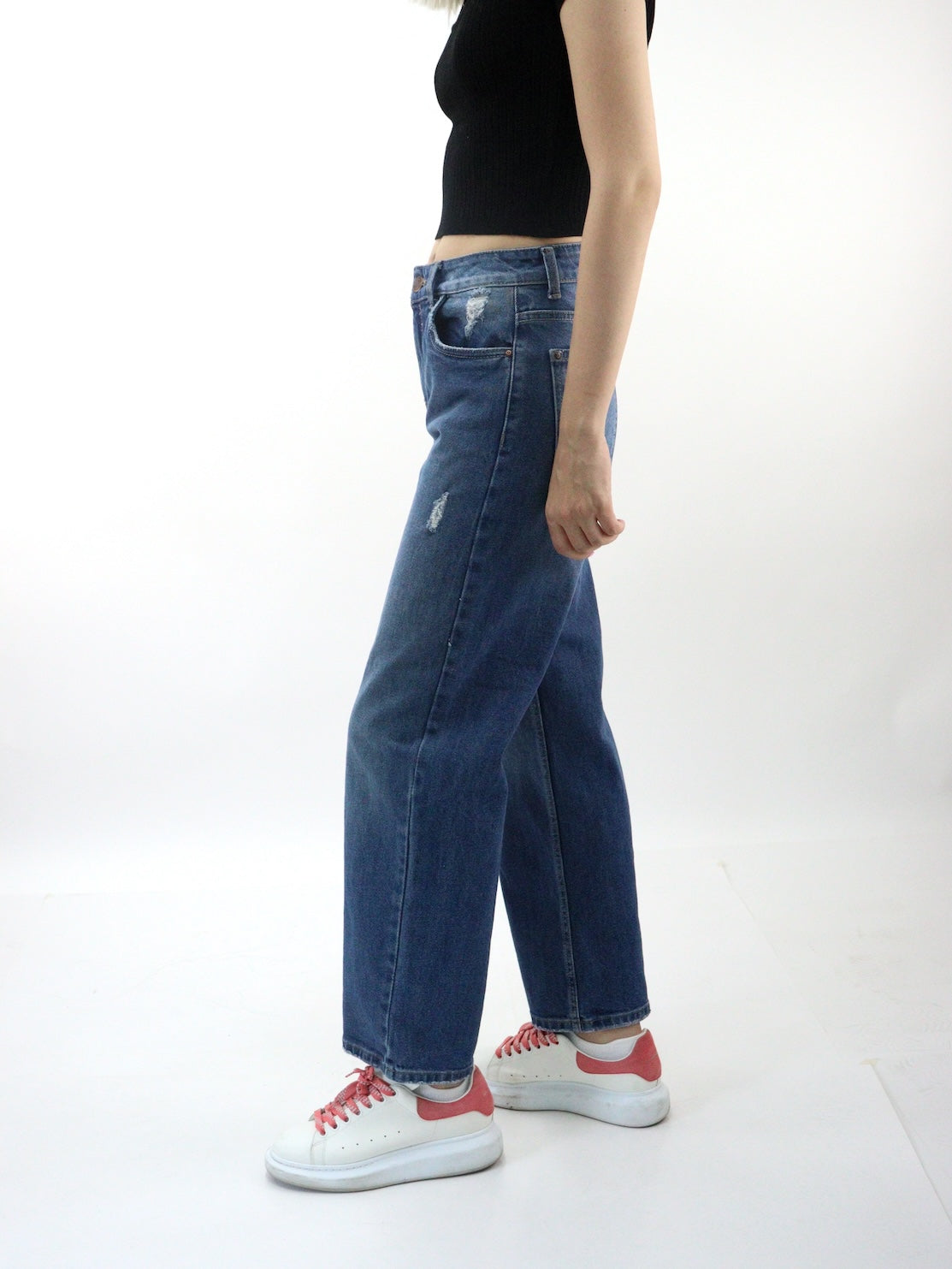 Jeans estilo baggy de color azul oscuro