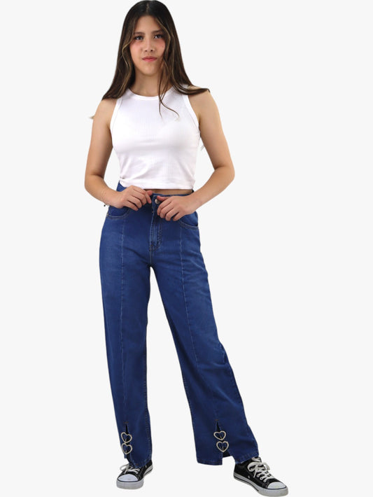 Jeans estilo baggy color azul medio con broches de corazón