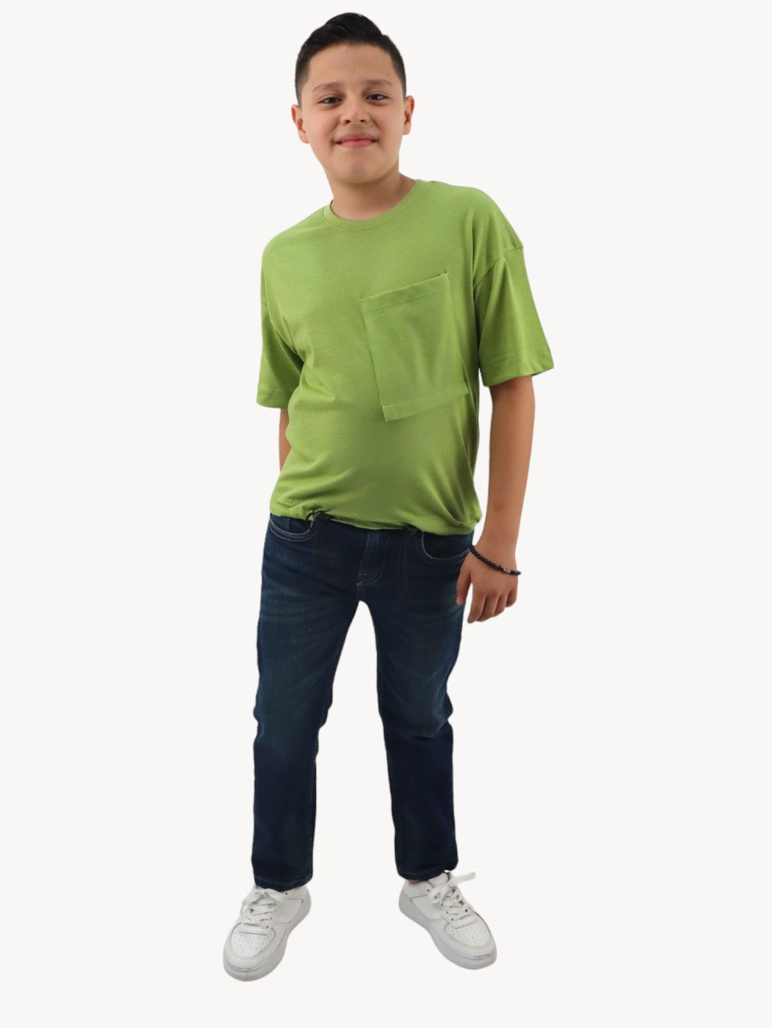 Jeans slim azul oscuro con tinta