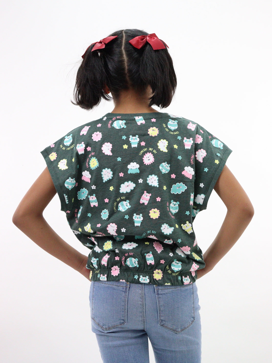 Playera manga corta de color verde con print
