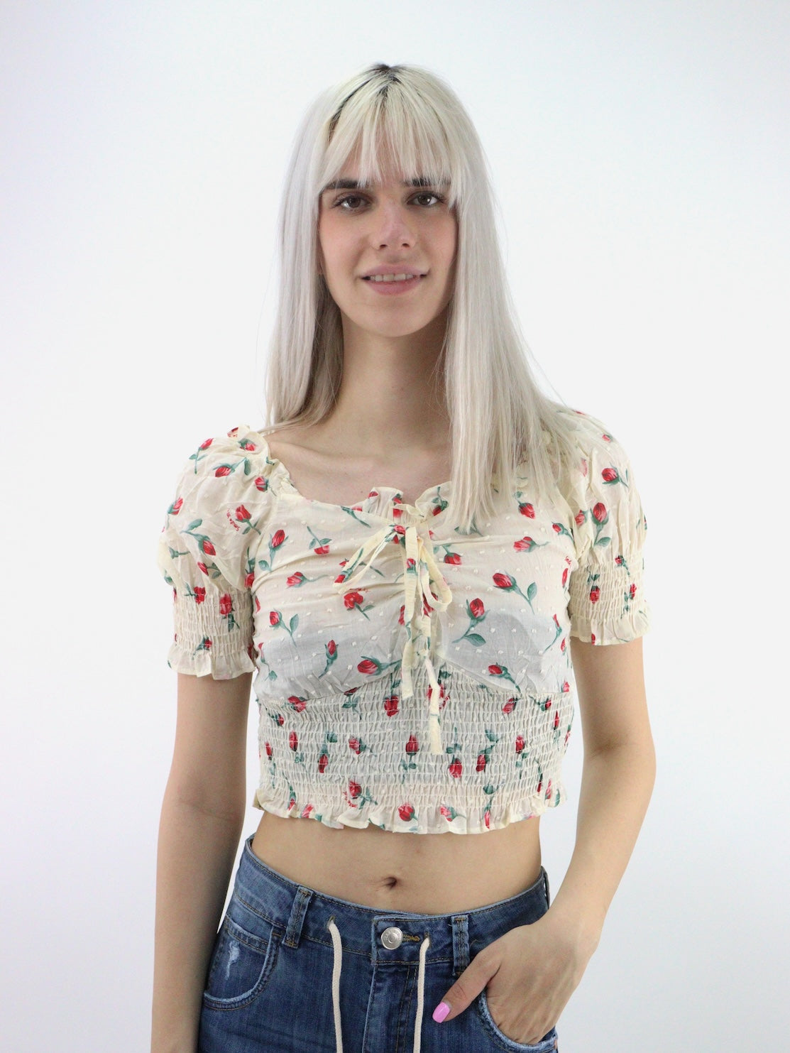 Blusa corta con estampado floral de manga farol con nudo delantero