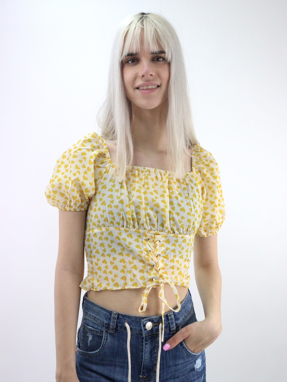 Blusa con estampado de corazones y mangas abullonadas