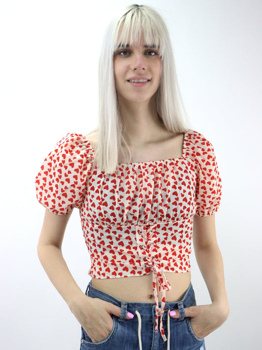 Blusa con estampado de corazones y mangas abullonadas