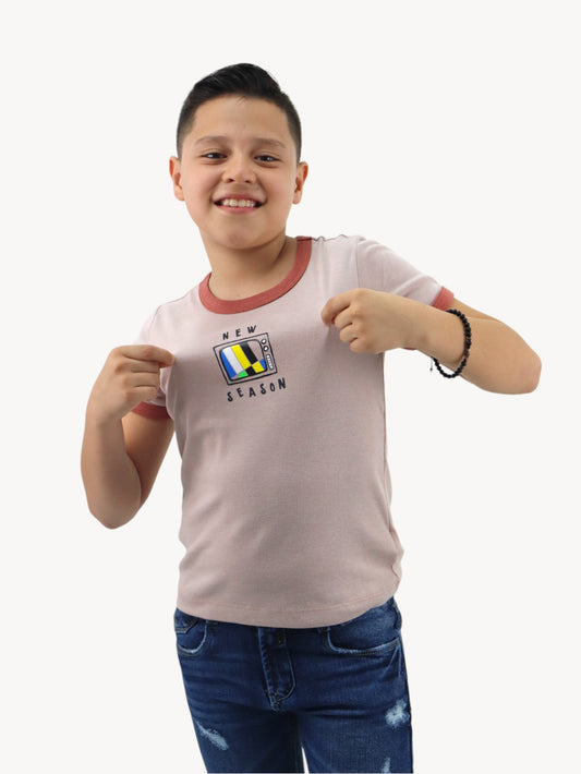 Playera beige con estampado TV