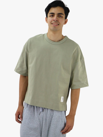 Playera oversize de color verde olivo