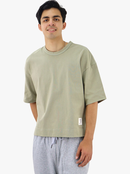Playera oversize de color verde olivo