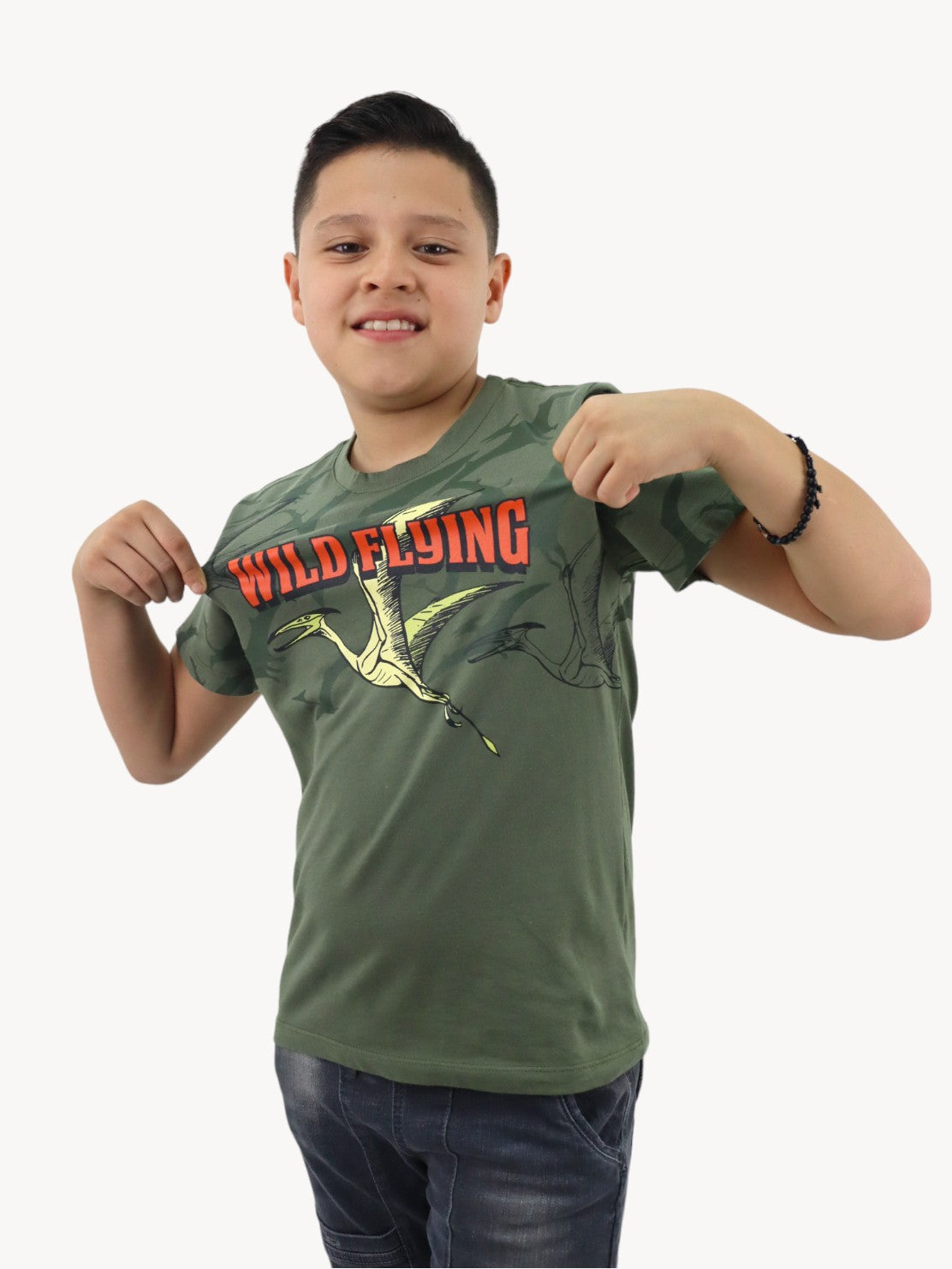 Playera verde militar con estampado