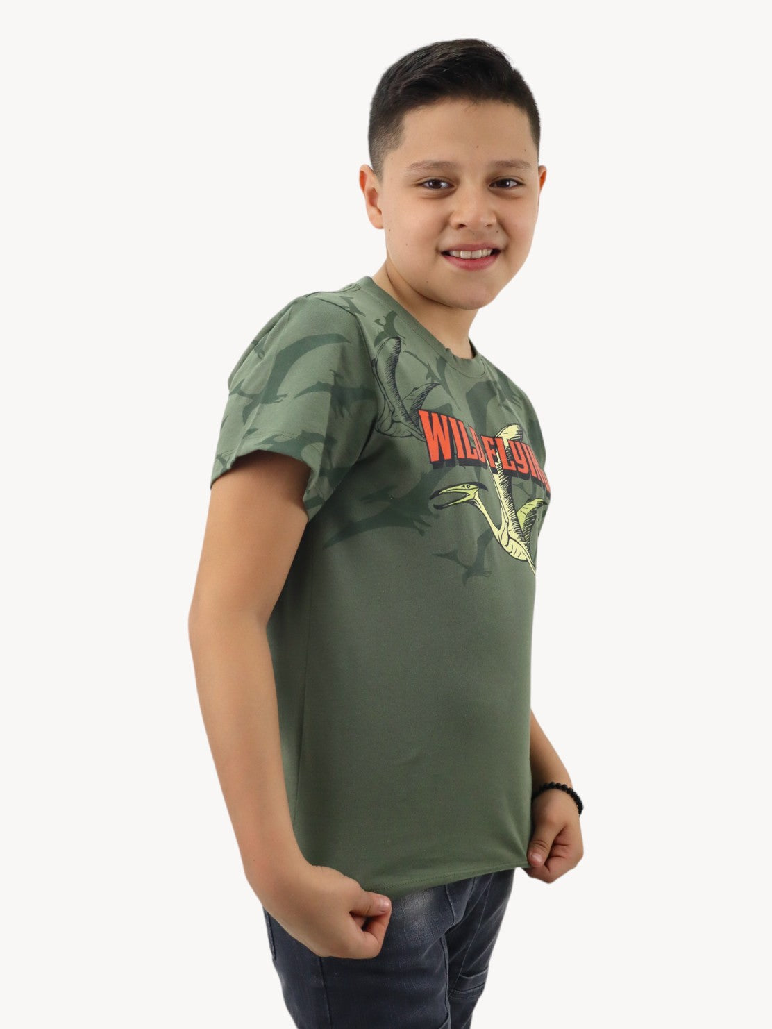 Playera verde militar con estampado